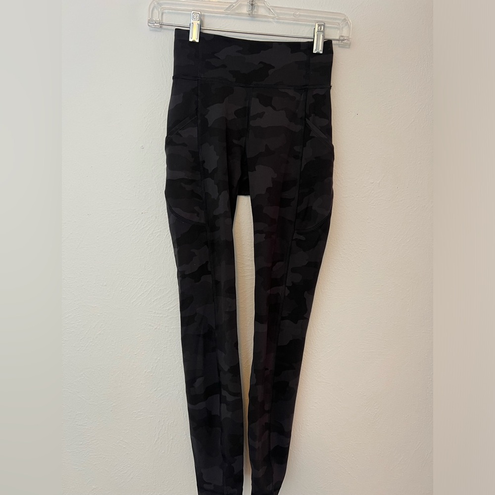 Invigorate High-Rise Tight 25" Black Camo Size 2